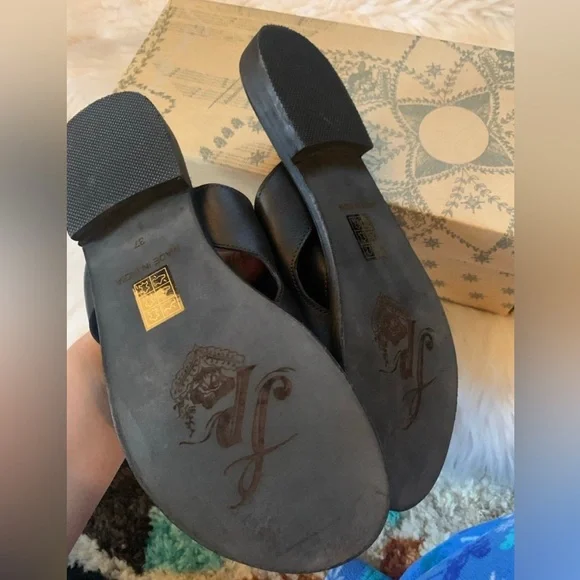 Free People San Antoni Slide Sandal, Toe Loop, Black Leather, Size 7, New In Box - Picture 8 of 11